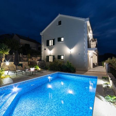Villa Sun Garden - 4 Star Villa With Heated Swimming Pool, Quiet Bay, Bbq, 50M From The Sea Milna  Esterno foto