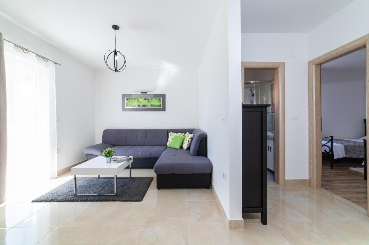 Villa Sun Garden - 4 Star Villa With Heated Swimming Pool, Quiet Bay, Bbq, 50M From The Sea Milna  Esterno foto