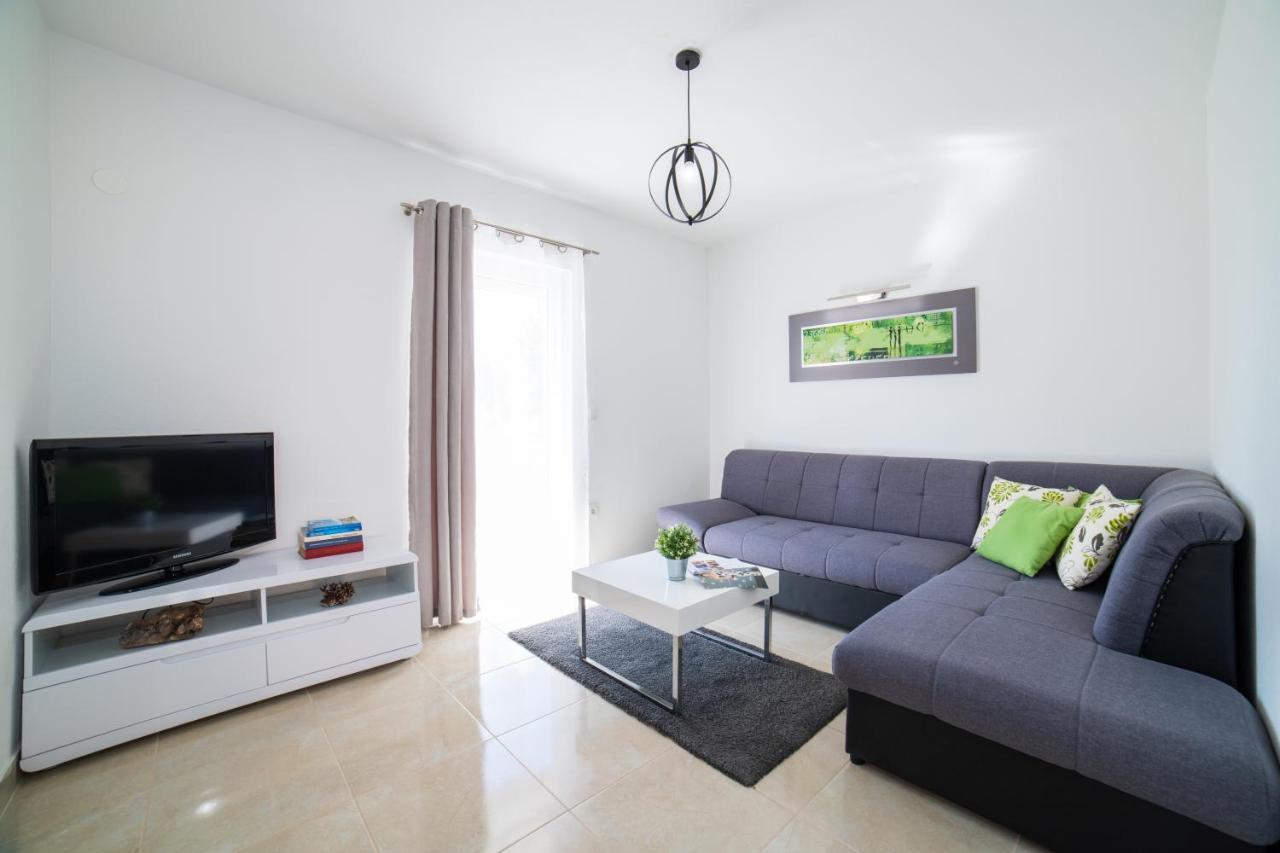 Villa Sun Garden - 4 Star Villa With Heated Swimming Pool, Quiet Bay, Bbq, 50M From The Sea Milna  Esterno foto