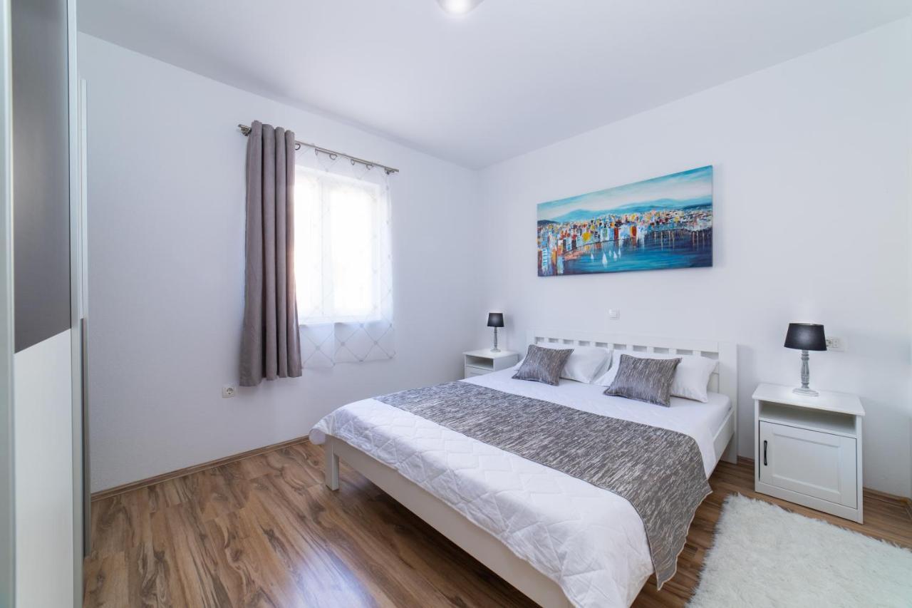 Villa Sun Garden - 4 Star Villa With Heated Swimming Pool, Quiet Bay, Bbq, 50M From The Sea Milna  Esterno foto