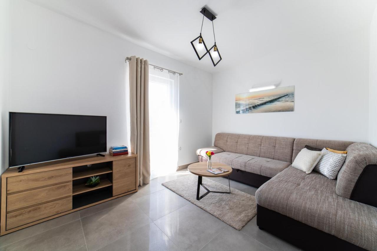 Villa Sun Garden - 4 Star Villa With Heated Swimming Pool, Quiet Bay, Bbq, 50M From The Sea Milna  Esterno foto