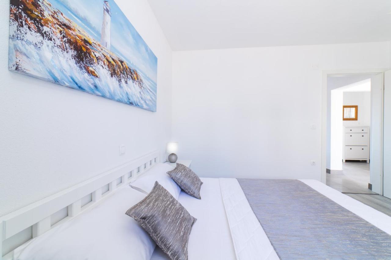 Villa Sun Garden - 4 Star Villa With Heated Swimming Pool, Quiet Bay, Bbq, 50M From The Sea Milna  Esterno foto