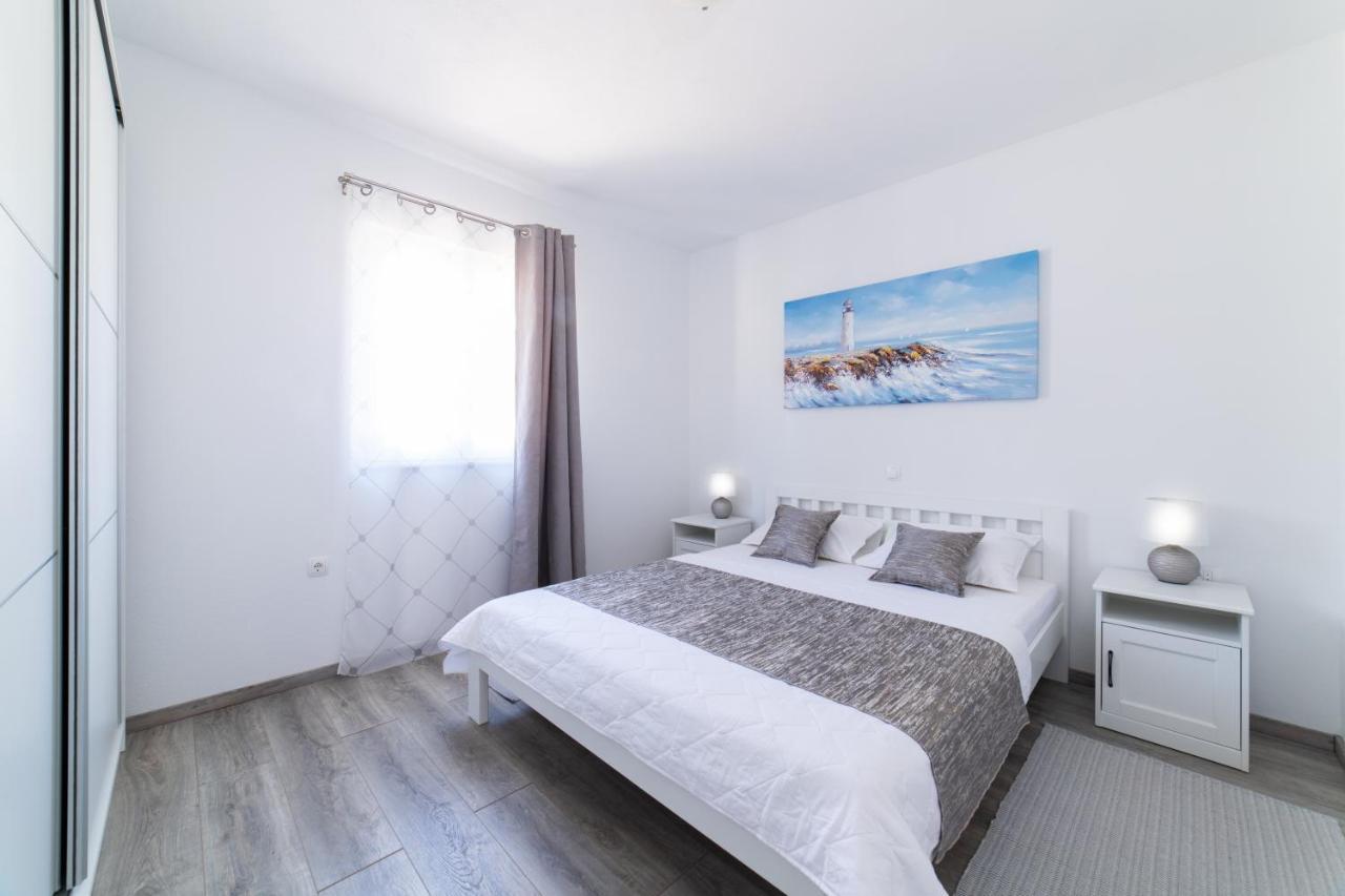 Villa Sun Garden - 4 Star Villa With Heated Swimming Pool, Quiet Bay, Bbq, 50M From The Sea Milna  Esterno foto