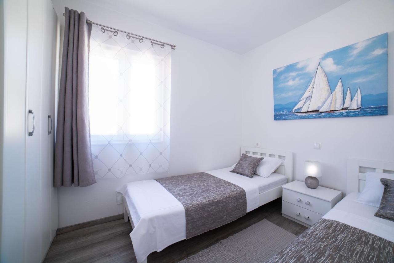 Villa Sun Garden - 4 Star Villa With Heated Swimming Pool, Quiet Bay, Bbq, 50M From The Sea Milna  Esterno foto