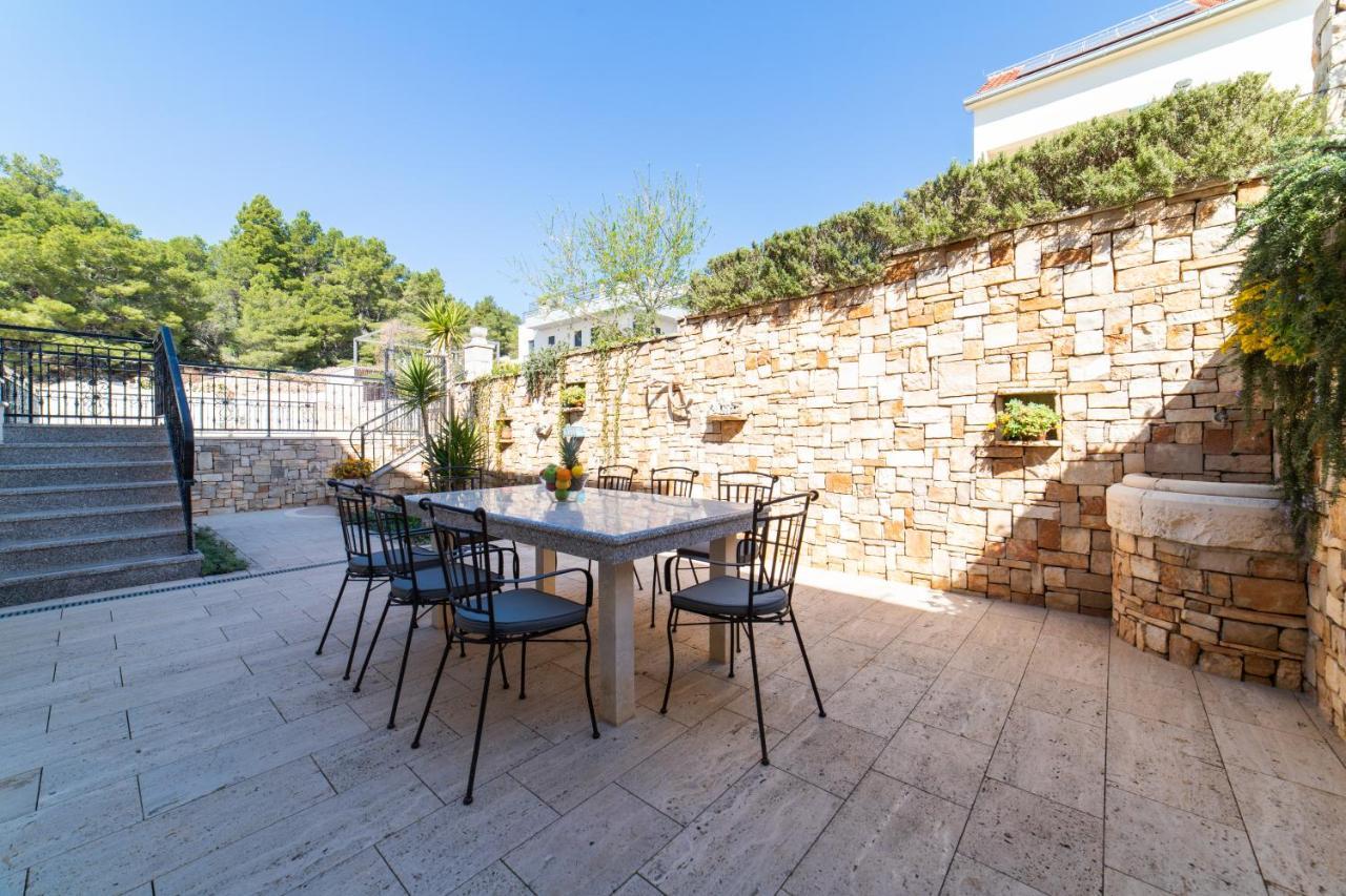 Villa Sun Garden - 4 Star Villa With Heated Swimming Pool, Quiet Bay, Bbq, 50M From The Sea Milna  Esterno foto