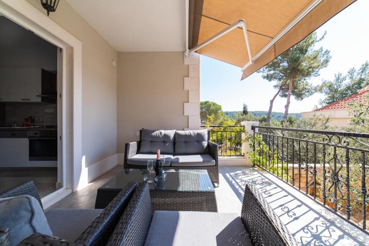 Villa Sun Garden - 4 Star Villa With Heated Swimming Pool, Quiet Bay, Bbq, 50M From The Sea Milna  Esterno foto