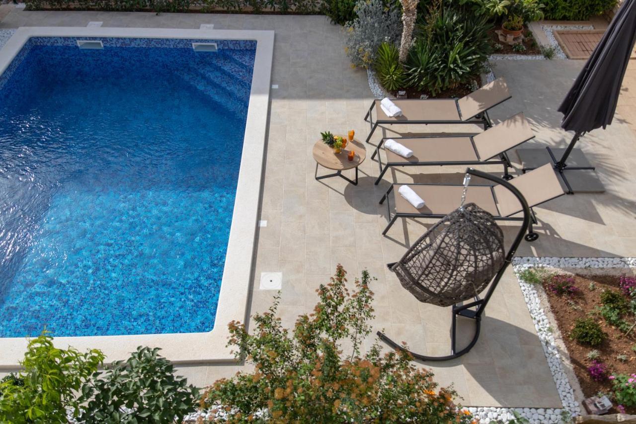 Villa Sun Garden - 4 Star Villa With Heated Swimming Pool, Quiet Bay, Bbq, 50M From The Sea Milna  Esterno foto