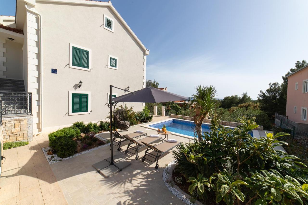 Villa Sun Garden - 4 Star Villa With Heated Swimming Pool, Quiet Bay, Bbq, 50M From The Sea Milna  Esterno foto
