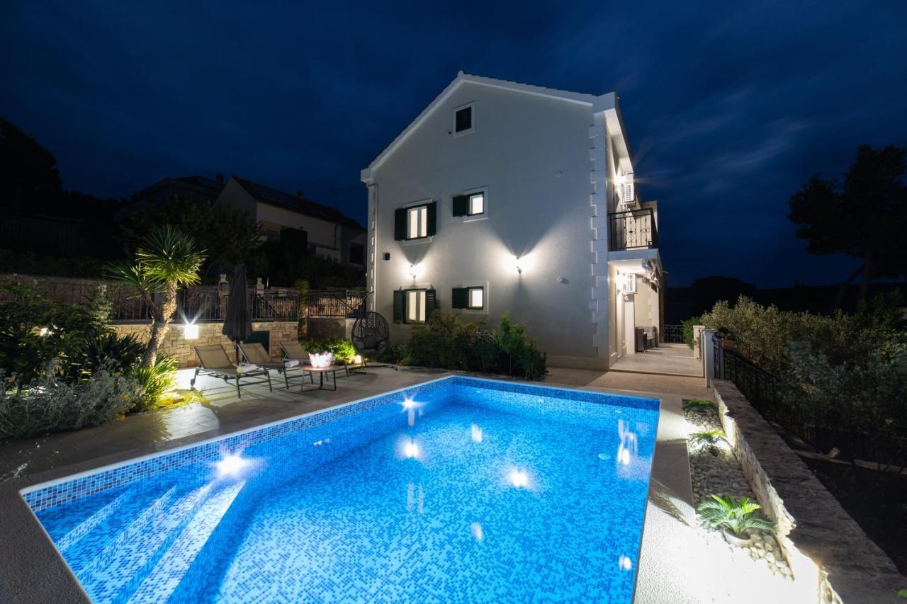 Villa Sun Garden - 4 Star Villa With Heated Swimming Pool, Quiet Bay, Bbq, 50M From The Sea Milna  Esterno foto