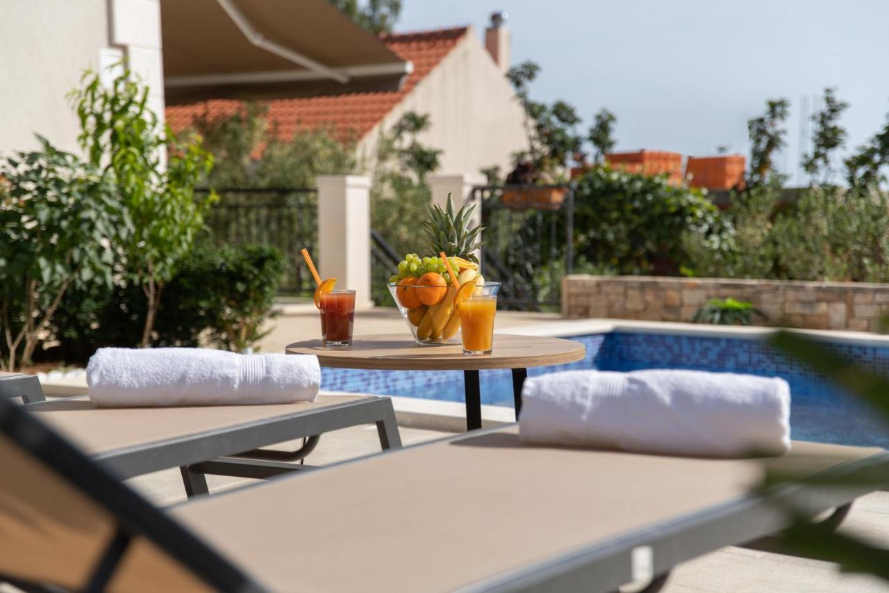 Villa Sun Garden - 4 Star Villa With Heated Swimming Pool, Quiet Bay, Bbq, 50M From The Sea Milna  Esterno foto