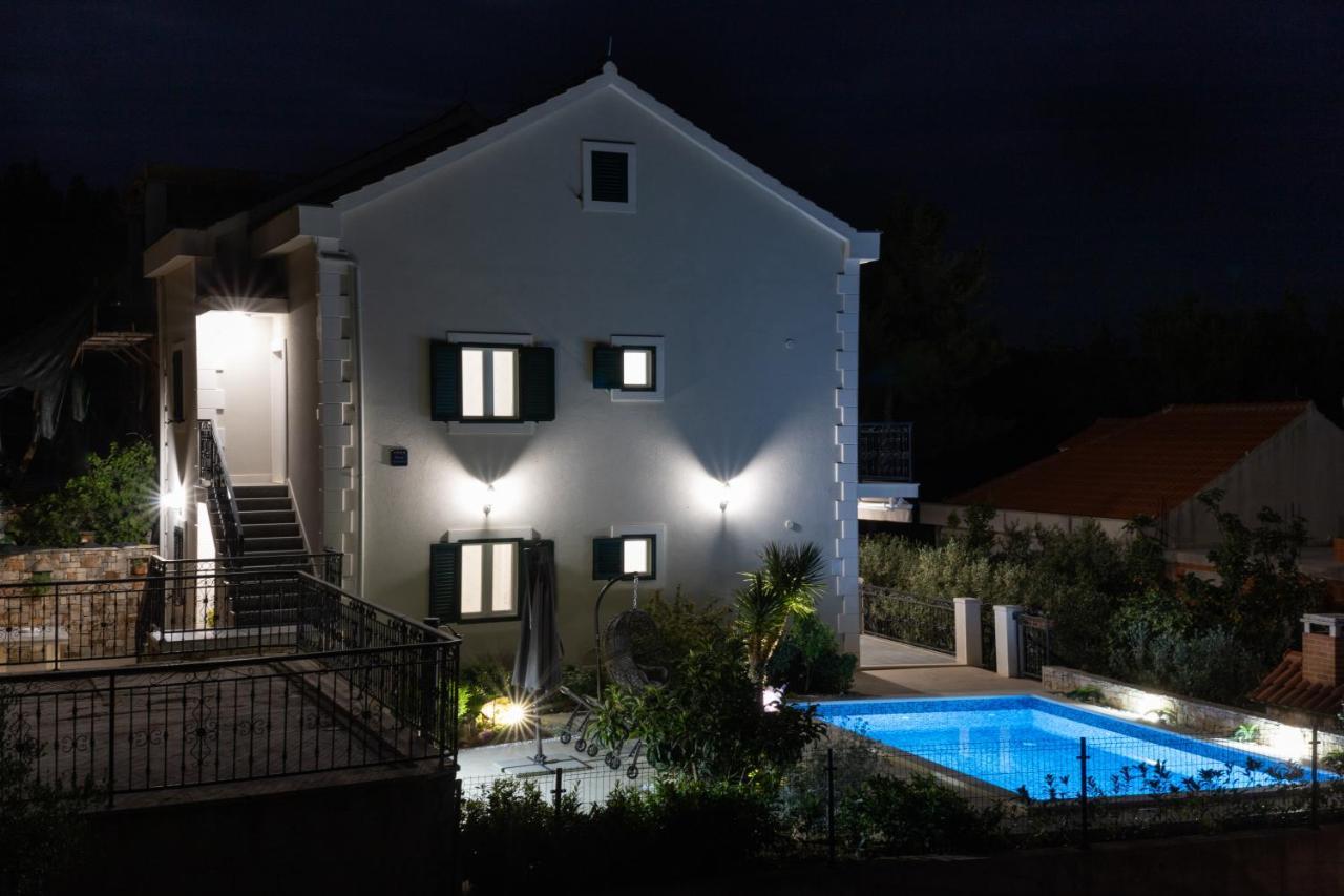 Villa Sun Garden - 4 Star Villa With Heated Swimming Pool, Quiet Bay, Bbq, 50M From The Sea Milna  Esterno foto