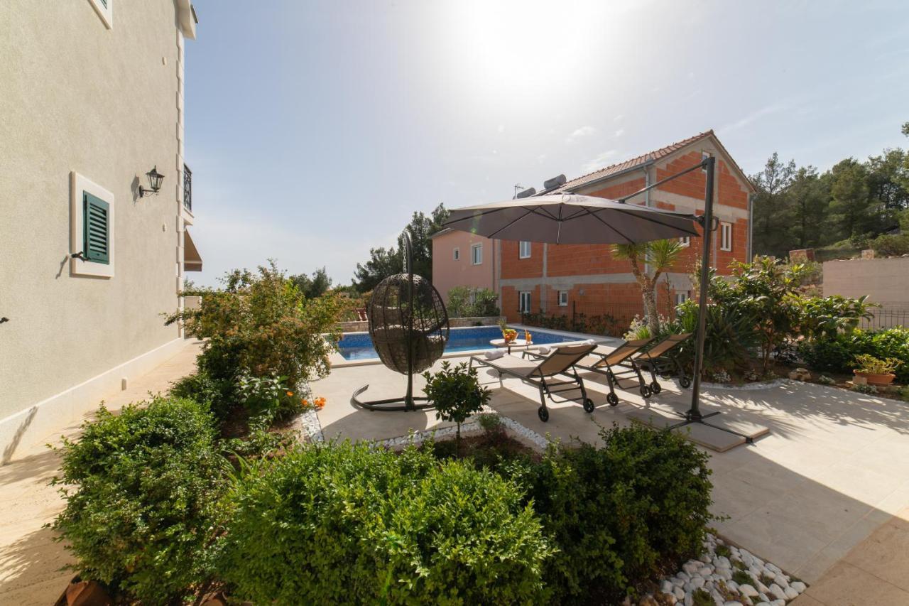 Villa Sun Garden - 4 Star Villa With Heated Swimming Pool, Quiet Bay, Bbq, 50M From The Sea Milna  Esterno foto